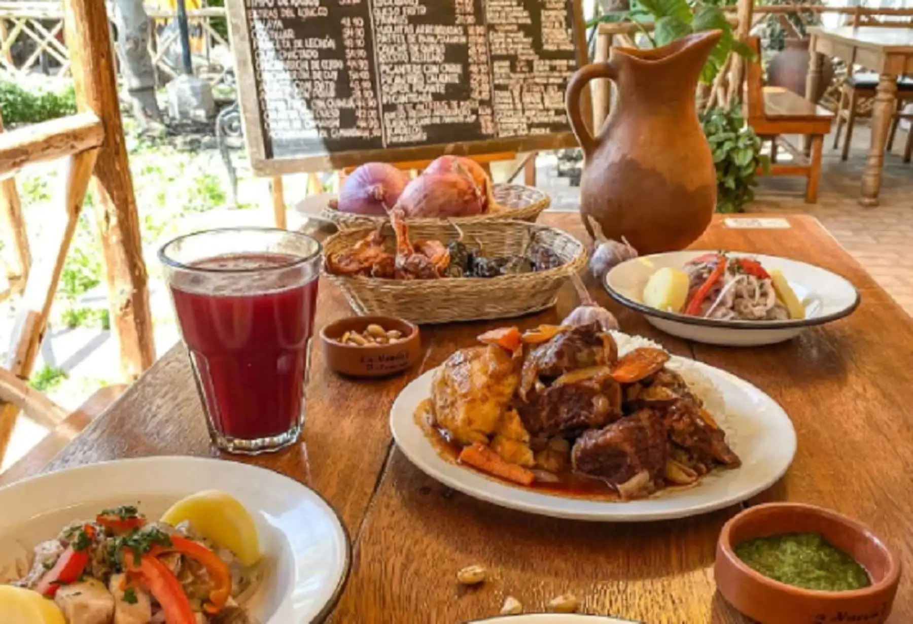 ¿Qué hace única a la cocina arequipeña y qué reconocimientos resaltan sus cualidades?