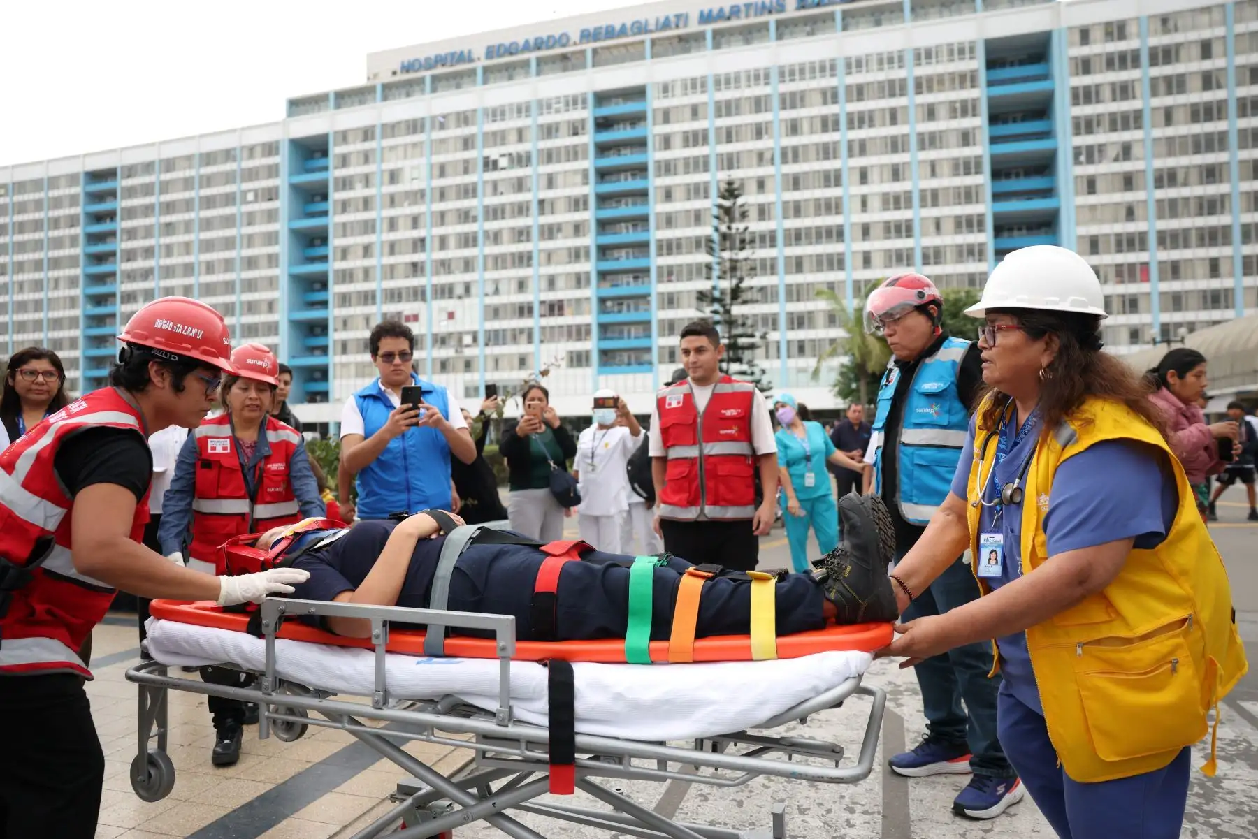 Simulacro nacional: EsSalud activa sus protocolos de emergencia en 400 establecimientos