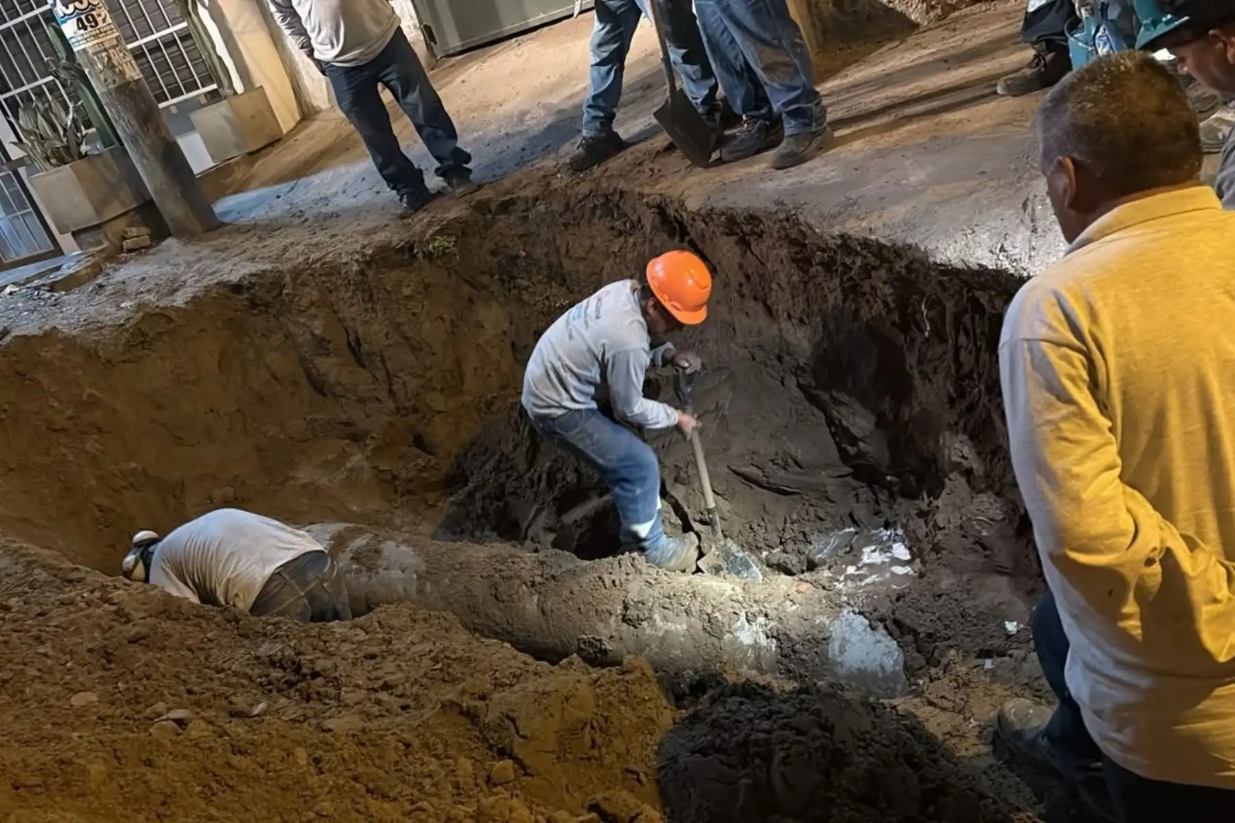 Villa María del Triunfo: rotura de tubería vuelve a inundar calles y viviendas [video]