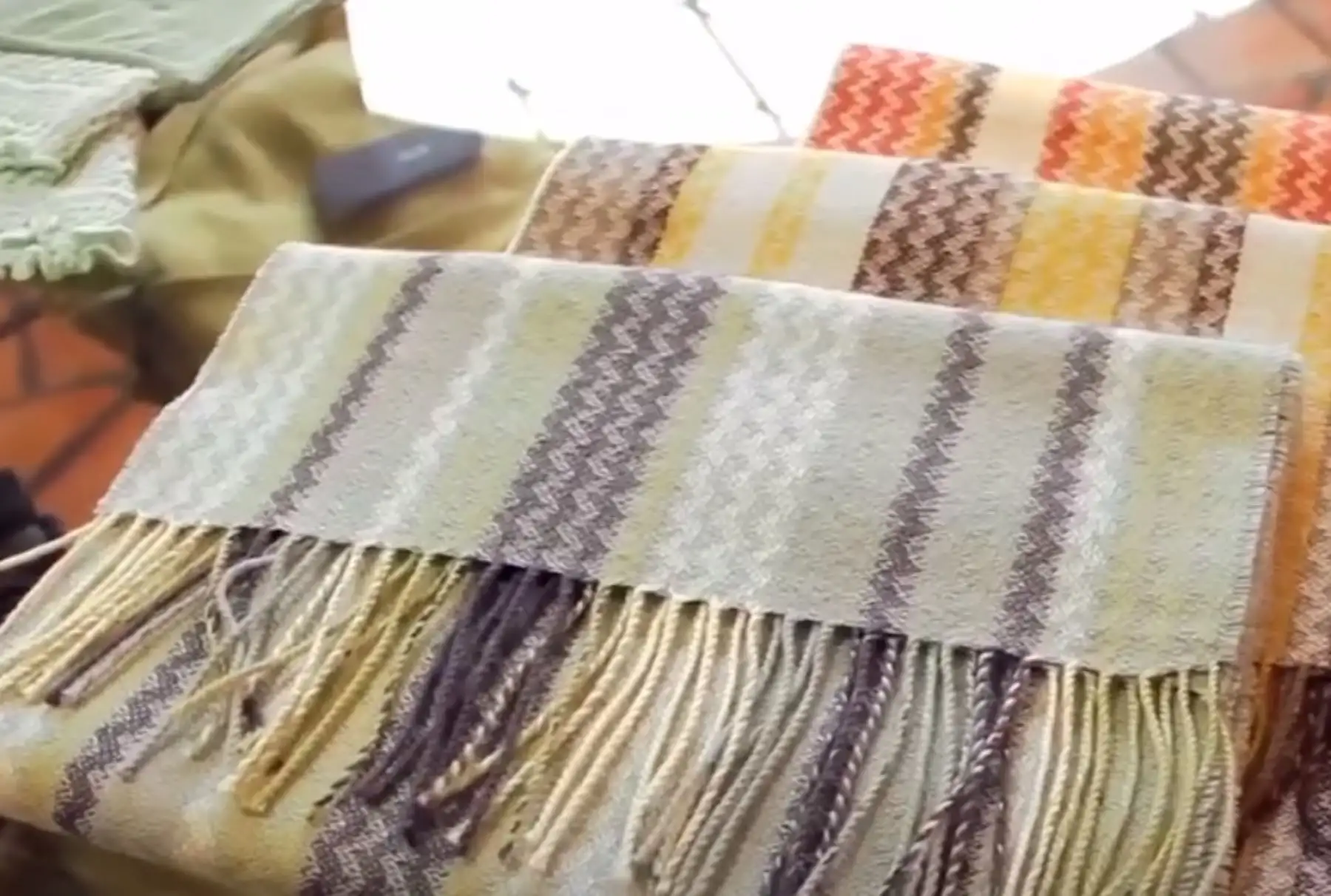 Mejoran capacidades de artesanas y microempresas textiles con fibra de alpaca