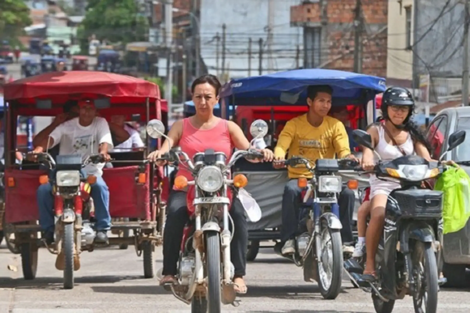 Mototaxistas deberán presentar registro de propiedad y licencia de conducir en la selva