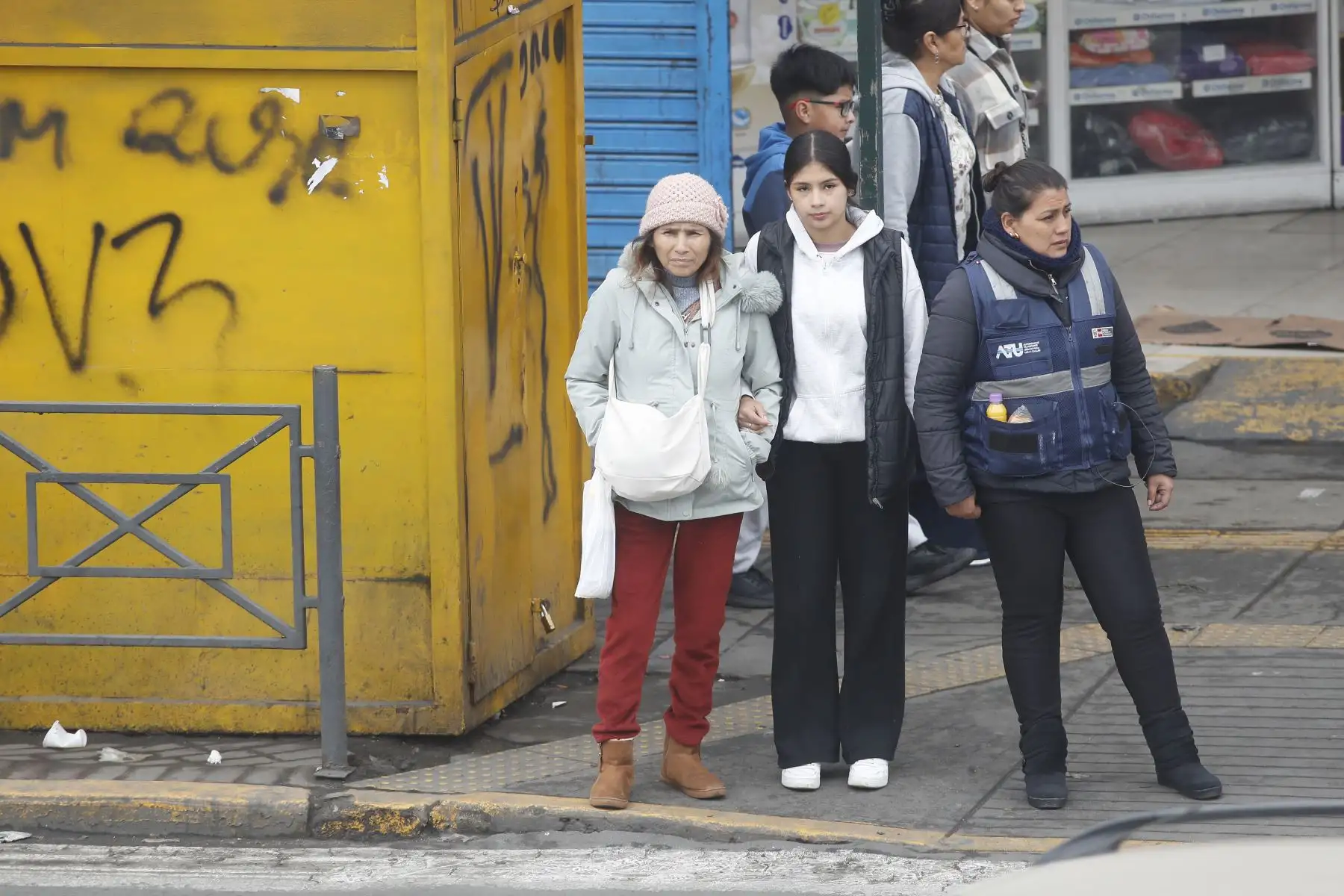 Tome precauciones: lloviznas de moderada a extrema intensidad caerán en siete regiones