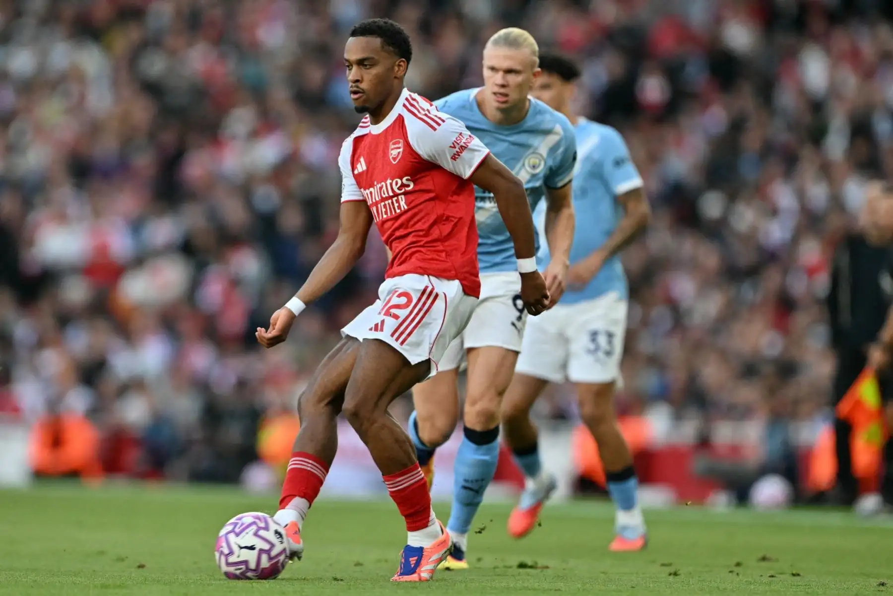 Arsenal y Manchester City levantan mañana el telón del fútbol inglés