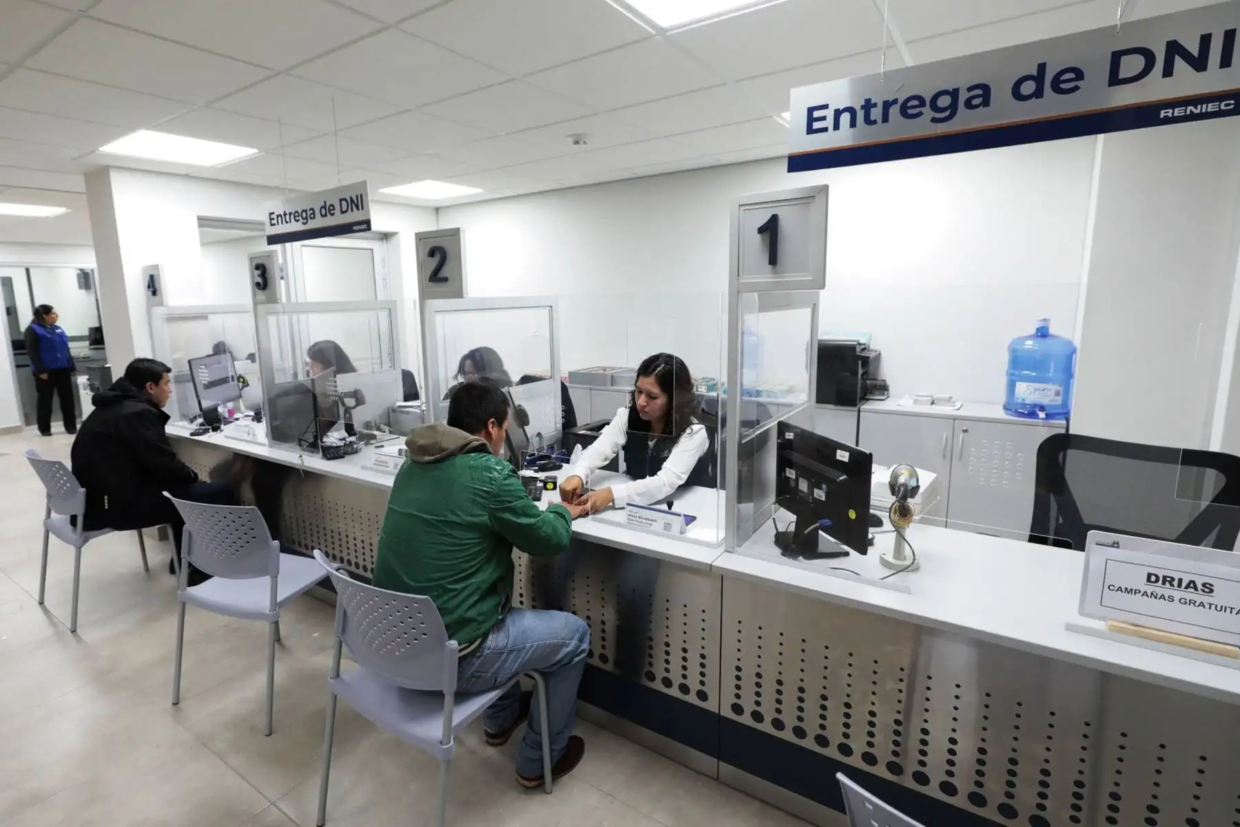 Reniec atenderá hoy sábado 15 en más de 100 sedes para trámites de DNI