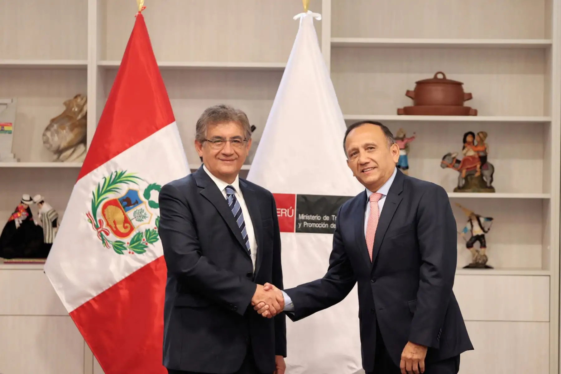 Ministro Sheput abre nueva etapa de diálogo social para impulsar formalización y empleo