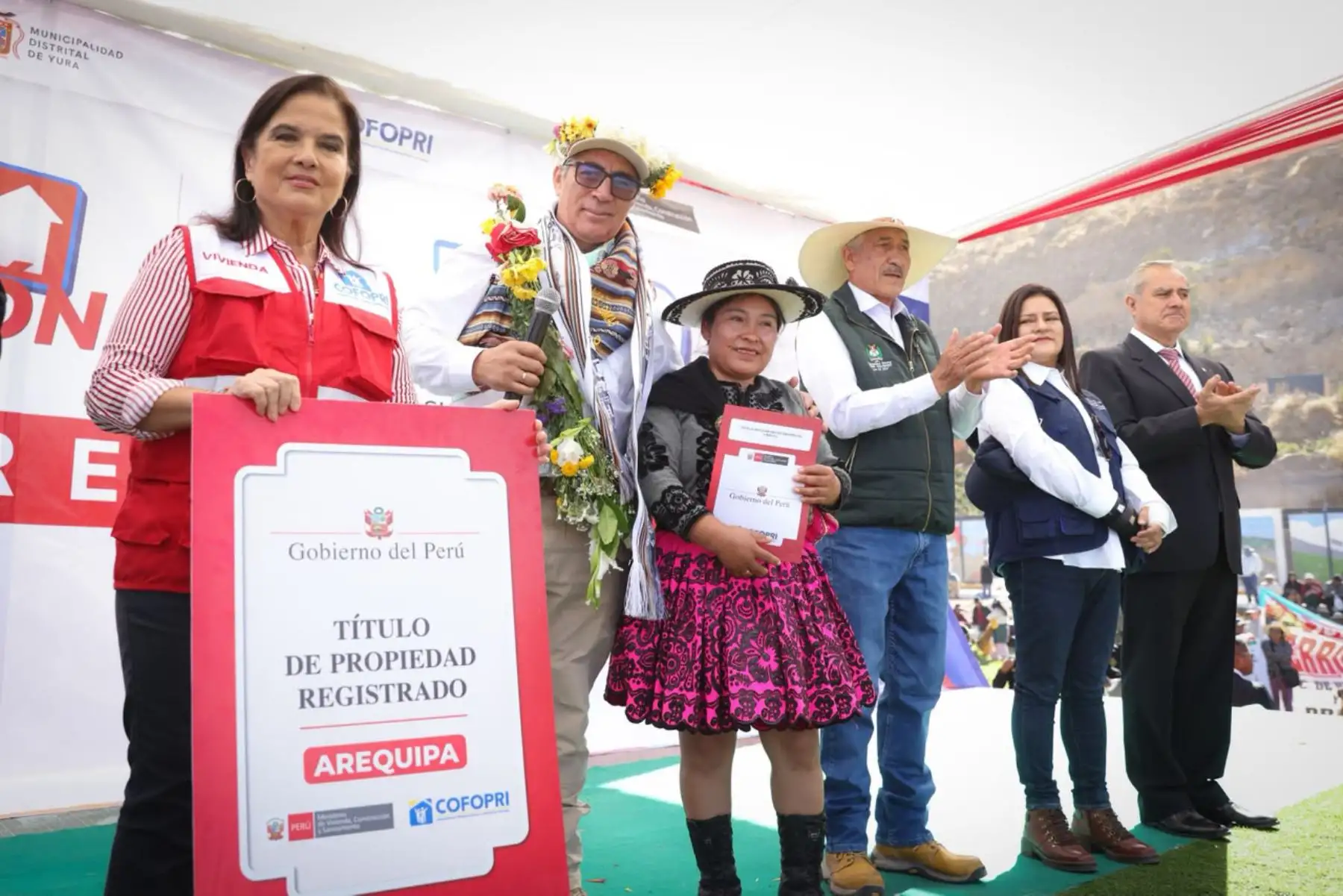 Ministerio de Vivienda entrega 1,779 títulos de propiedad en Arequipa en 7 provincias
