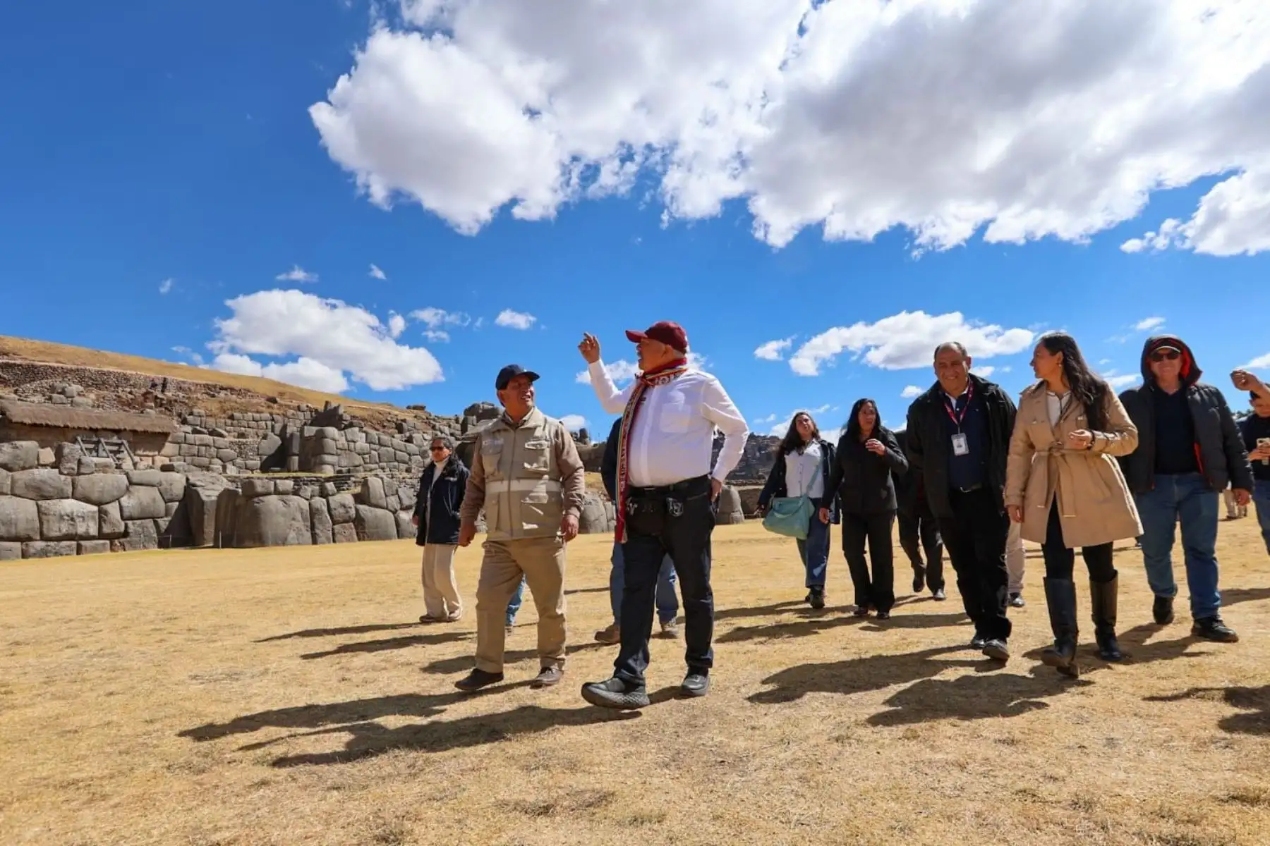 Visita de León XIV: ministro de Cultura inspecciona Sacsayhuamán y coordina acciones