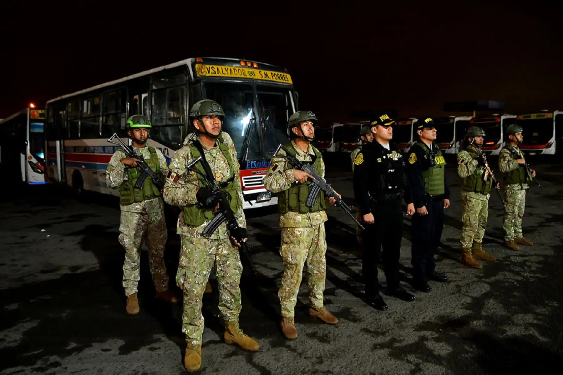 PNP y FF. AA. mantienen resguardo en patios de maniobras y paraderos de Lima Sur