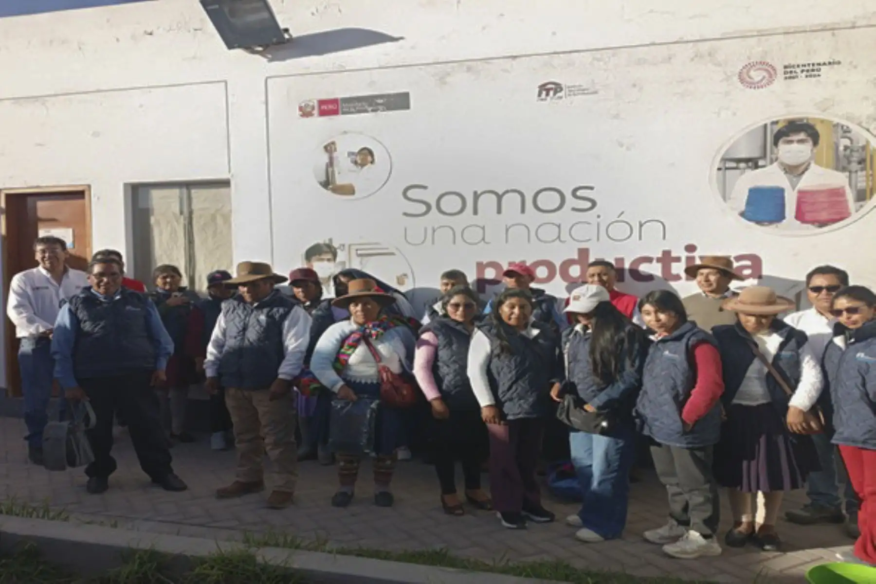 Produce: cadena alpaquera de Caylloma conoce tecnología del CITEtextil Camélidos Arequipa