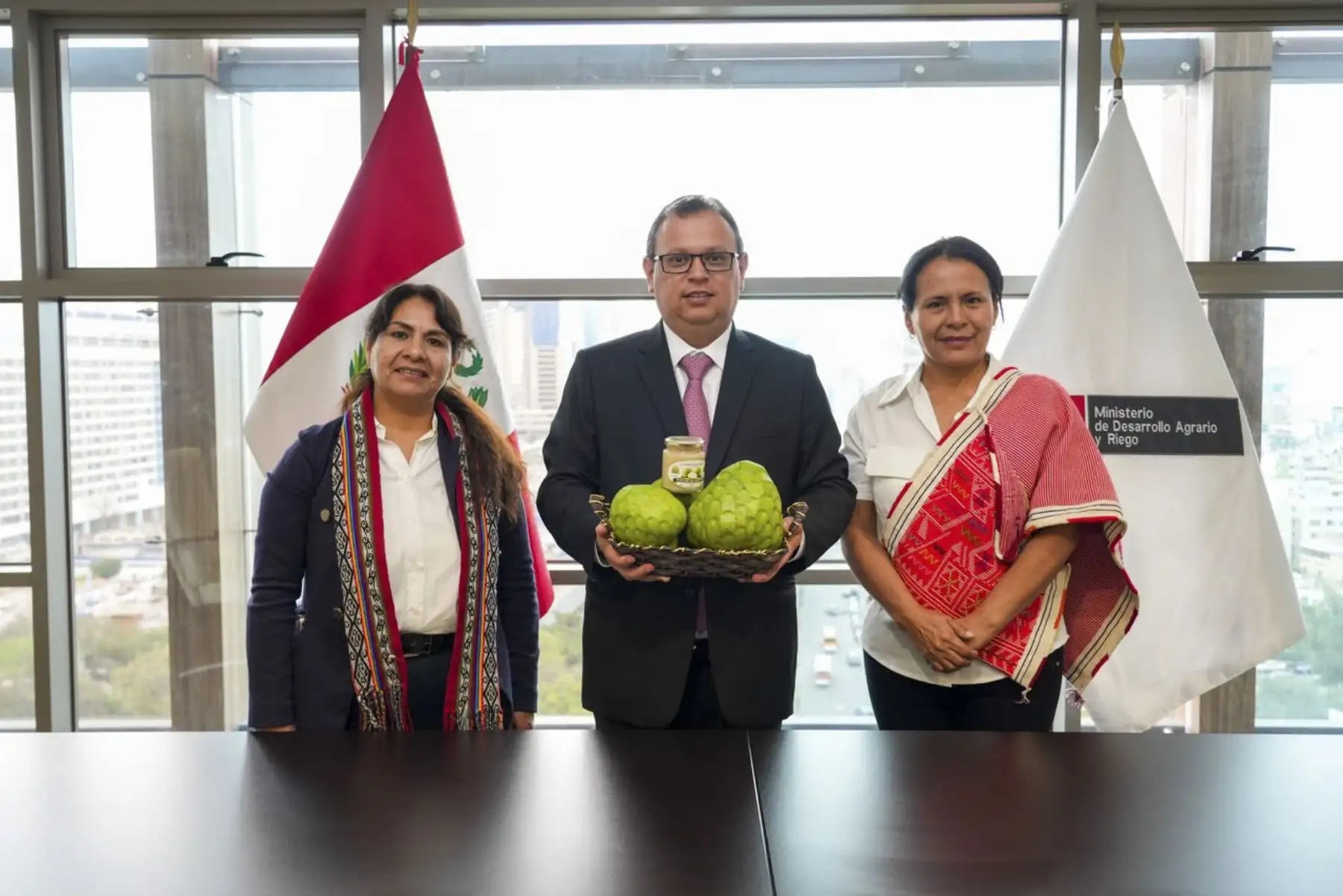 Articulan acciones para fortalecer producción y comercialización de chirimoya peruana