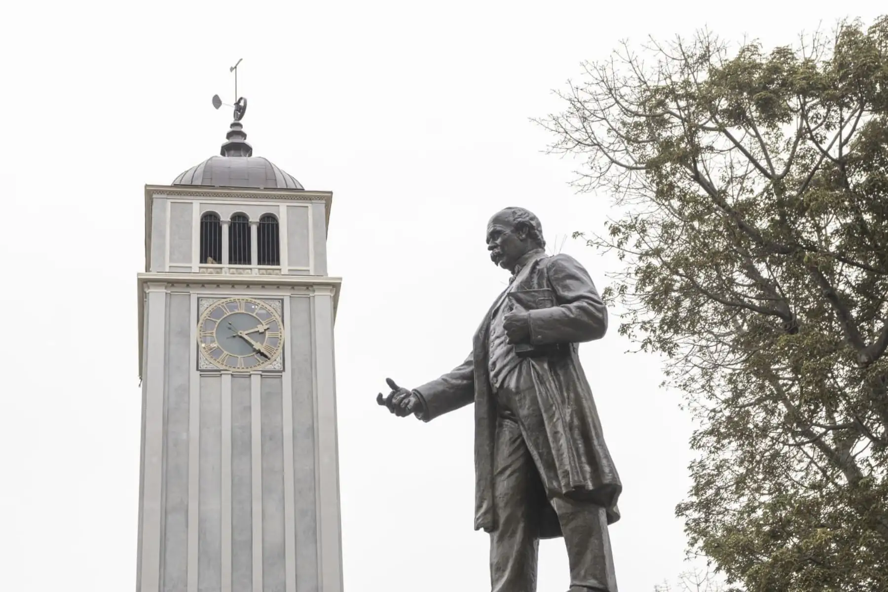 MML: Torre Reloj del Parque Universitario conserva mecanismo original de más de un siglo