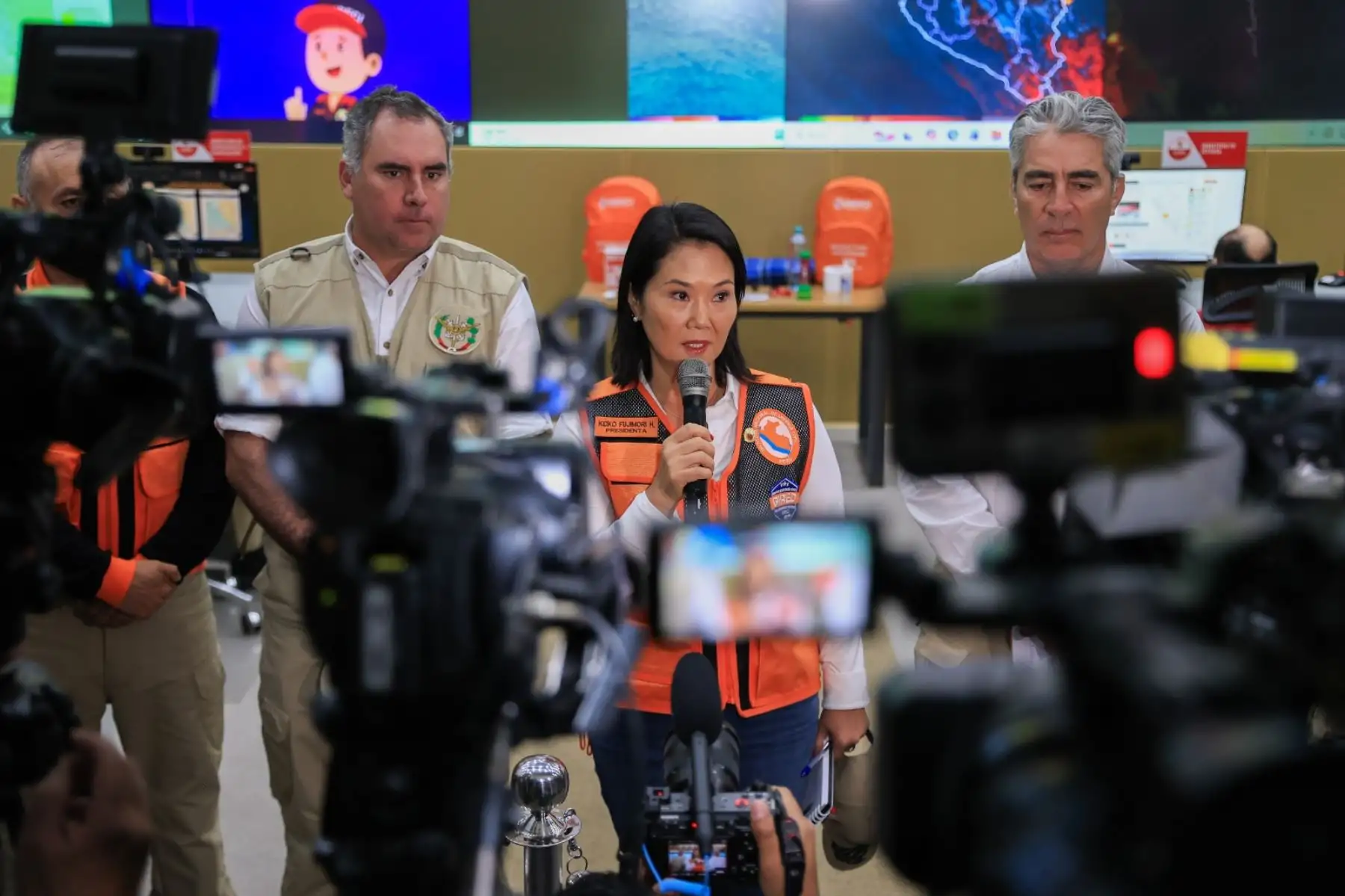 Ministro de Defensa viaja al sur del país para supervisar acciones ante lluvias