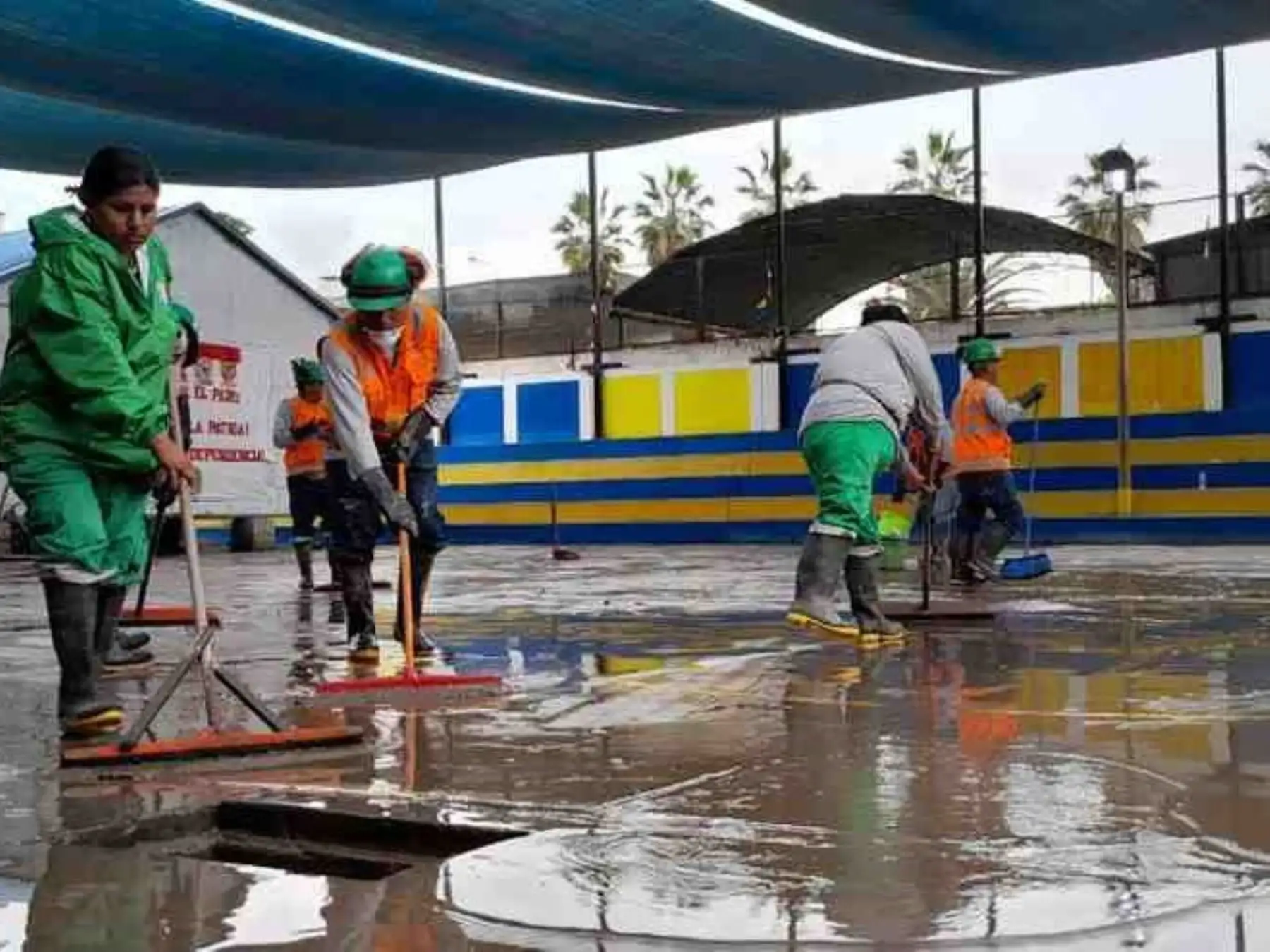 Minedu supervisa colegios del sur de Lima afectados por lluvias
